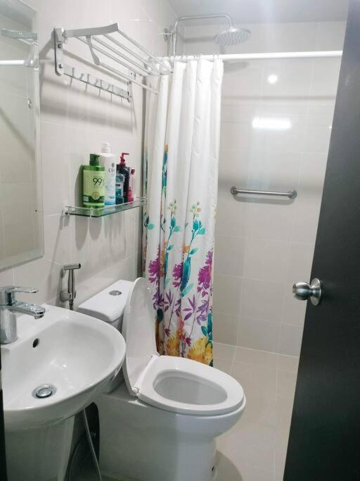 Cubao Manhattanheights U31N Tb, Studio Unit Манила Экстерьер фото